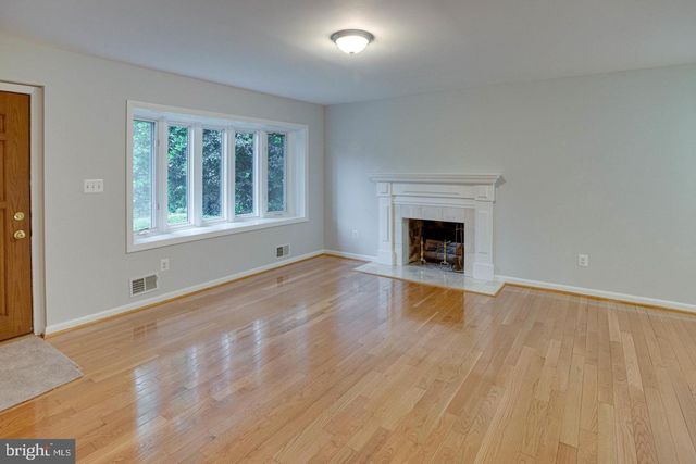 12026 WAPLES MILL RD, Oakton, VA 22124