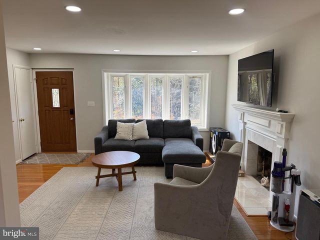 12026 WAPLES MILL RD, Oakton, VA 22124