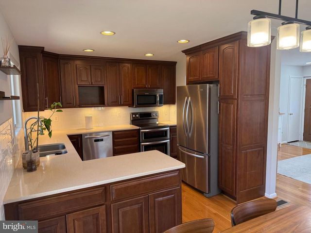 12026 WAPLES MILL RD, Oakton, VA 22124