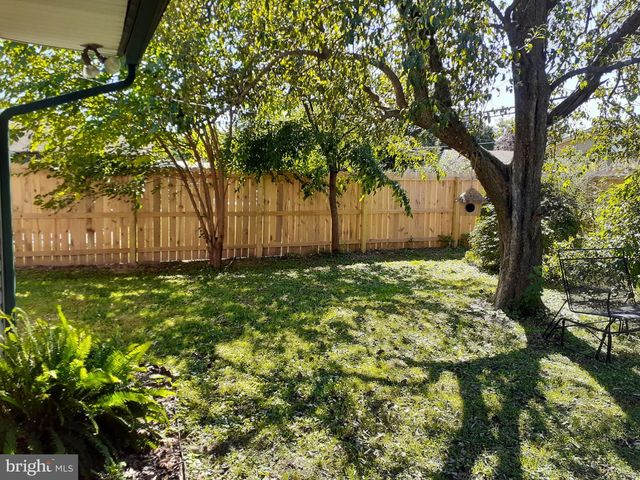 23 BURNING BUSH LN, Levittown, PA 19054