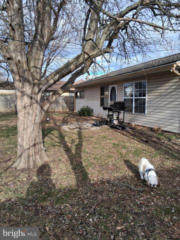 23 BURNING BUSH LN, Levittown, PA 19054