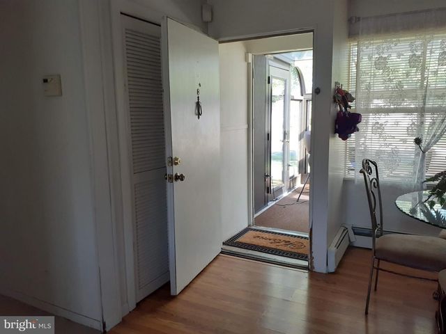 23 BURNING BUSH LN, Levittown, PA 19054