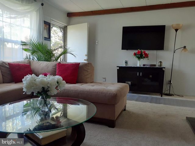 23 BURNING BUSH LN, Levittown, PA 19054