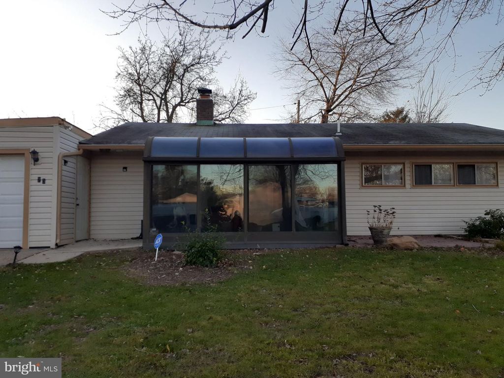 23 BURNING BUSH LN, Levittown, PA 19054