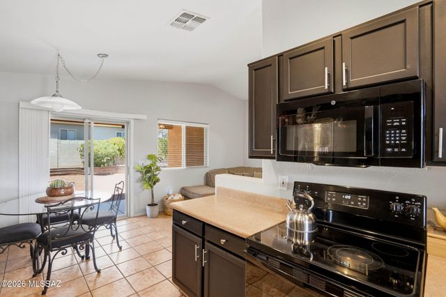 8466 S Burien Road, Tucson, AZ 85747