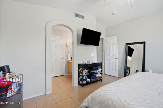 8466 S Burien Road, Tucson, AZ 85747