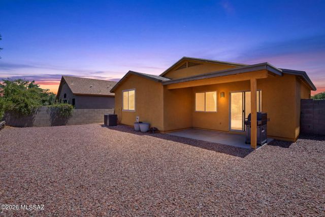 8466 S Burien Road, Tucson, AZ 85747
