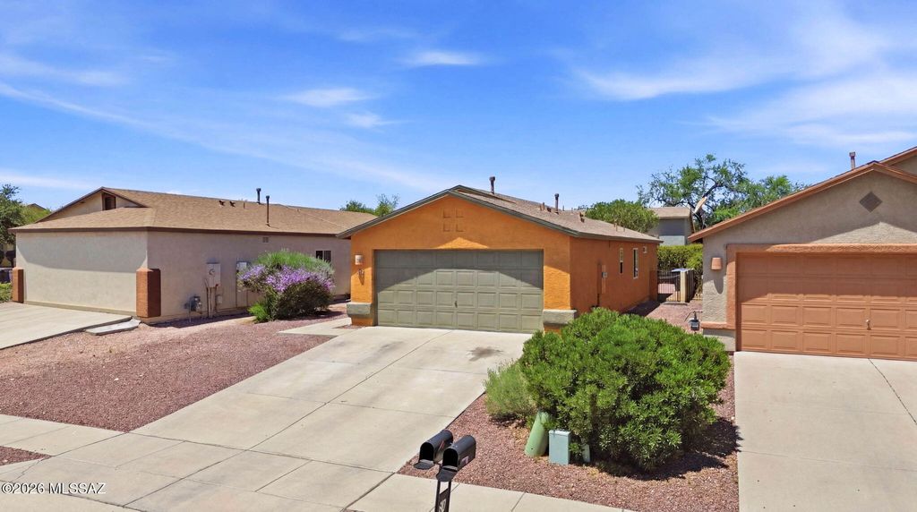 8466 S Burien Road, Tucson, AZ 85747