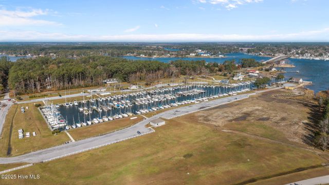 15 Wind Lake Road S, Oriental, NC 28571