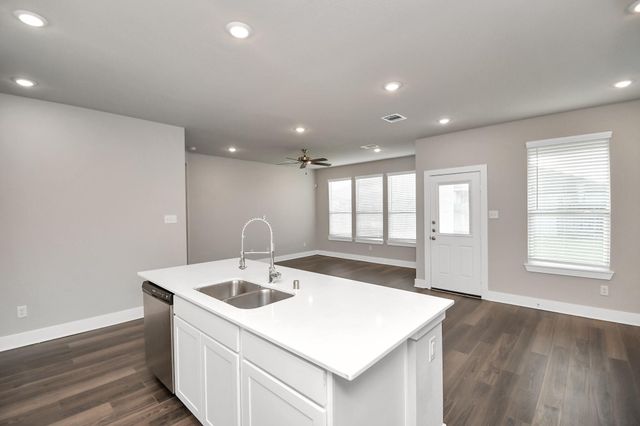 1234 Scarlett Creek Drive, Rosharon, TX 77583