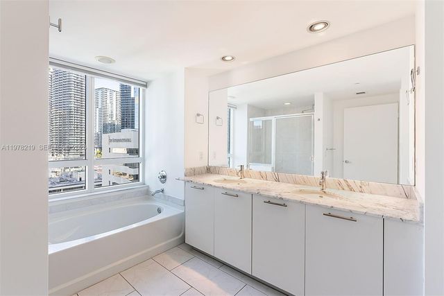 951 Brickell Ave 1711, Miami, FL 33131