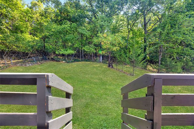 1038 N Lakeside Drive, Fayetteville, AR 72701