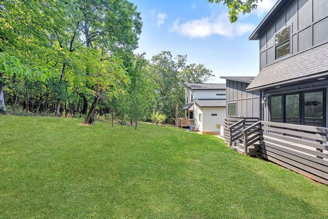 1038 N Lakeside Drive, Fayetteville, AR 72701