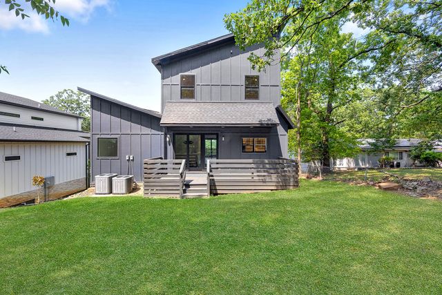 1038 N Lakeside Drive, Fayetteville, AR 72701