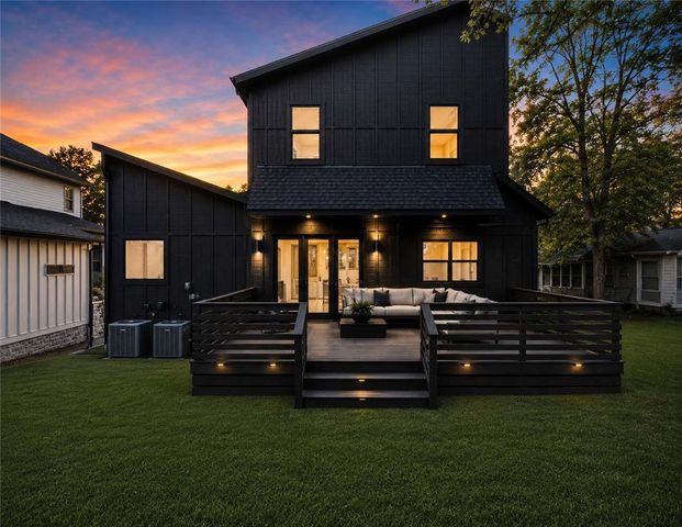 1038 N Lakeside Drive, Fayetteville, AR 72701