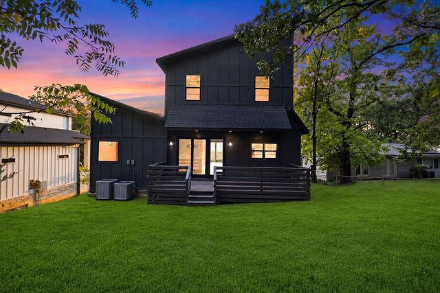 1038 N Lakeside Drive, Fayetteville, AR 72701