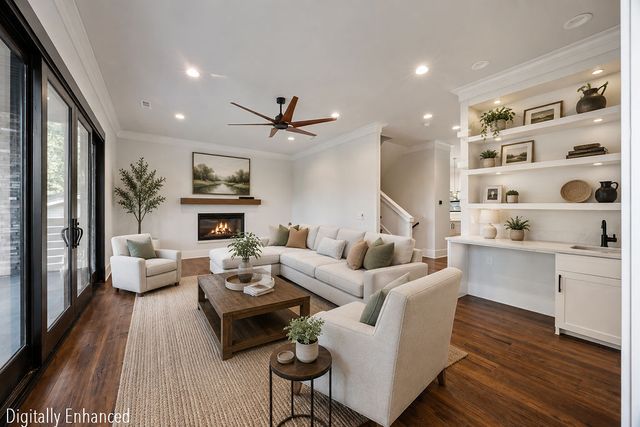 1038 N Lakeside Drive, Fayetteville, AR 72701
