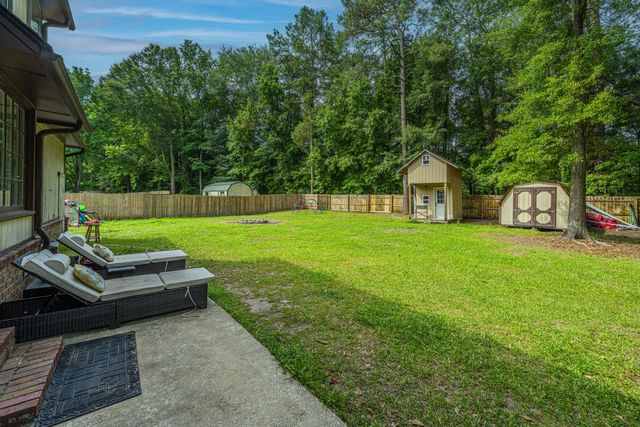 112 Foxfire Court, Summerville, SC 29486