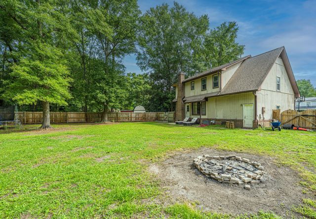 112 Foxfire Court, Summerville, SC 29486