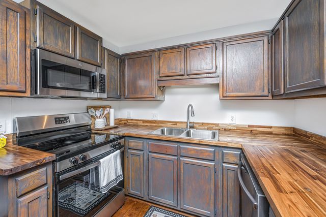 112 Foxfire Court, Summerville, SC 29486