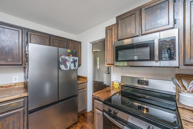 112 Foxfire Court, Summerville, SC 29486