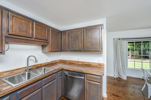 112 Foxfire Court, Summerville, SC 29486