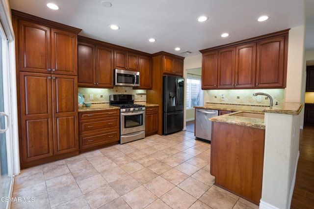 7247 University Drive, Moorpark, CA 93021