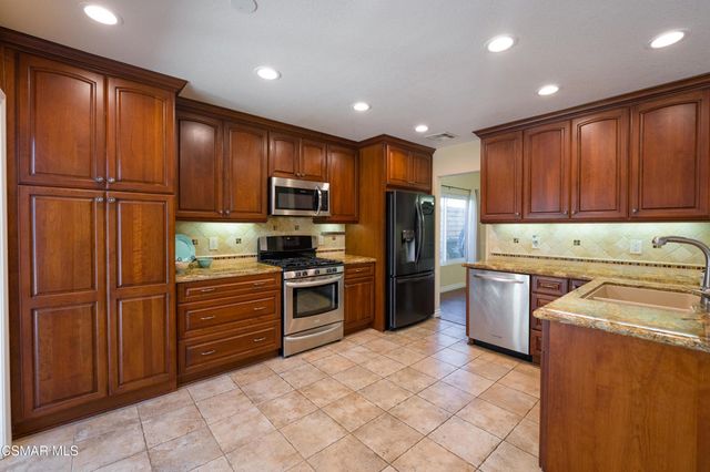 7247 University Drive, Moorpark, CA 93021