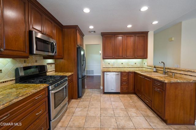 7247 University Drive, Moorpark, CA 93021