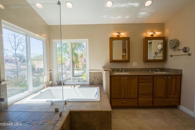 7247 University Drive, Moorpark, CA 93021