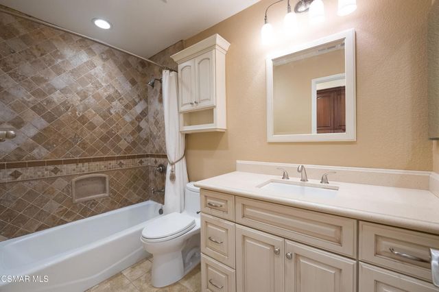 7247 University Drive, Moorpark, CA 93021