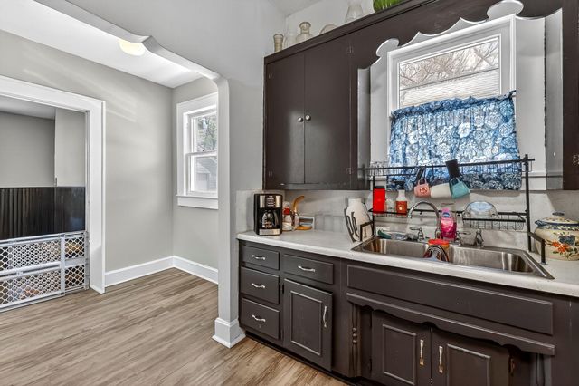 1433 E Commercial Street, Springfield, MO 65803