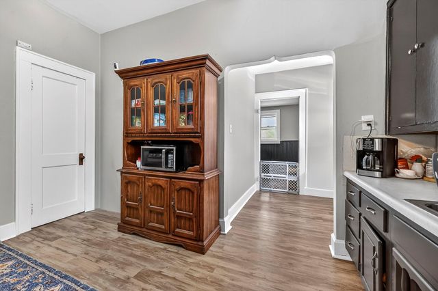 1433 E Commercial Street, Springfield, MO 65803