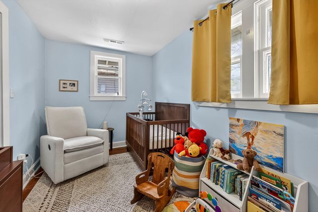 1433 E Commercial Street, Springfield, MO 65803