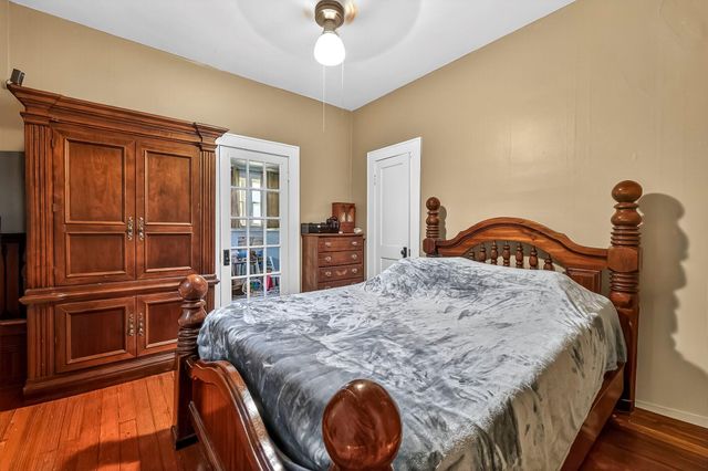 1433 E Commercial Street, Springfield, MO 65803