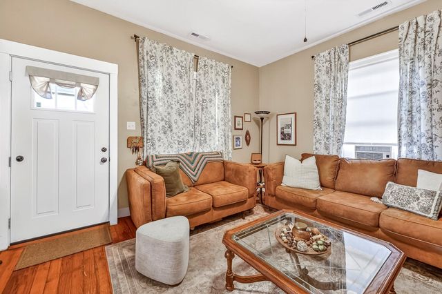 1433 E Commercial Street, Springfield, MO 65803