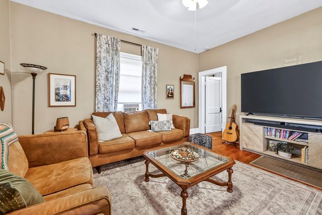 1433 E Commercial Street, Springfield, MO 65803