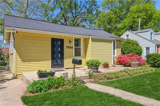 7344 Oak Street, Kansas City, MO 64114