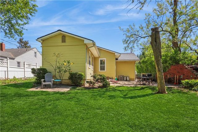 7344 Oak Street, Kansas City, MO 64114