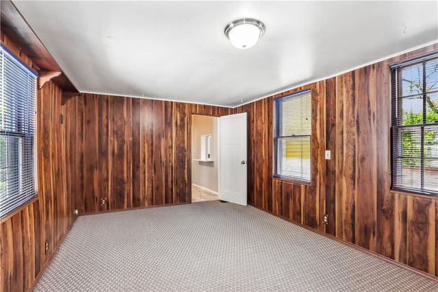 7344 Oak Street, Kansas City, MO 64114