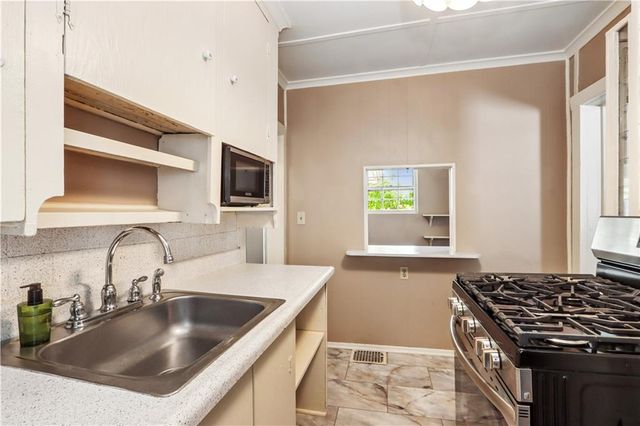 7344 Oak Street, Kansas City, MO 64114