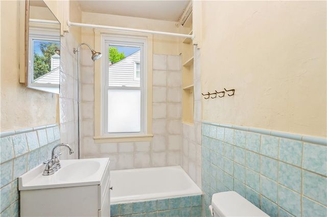 7344 Oak Street, Kansas City, MO 64114