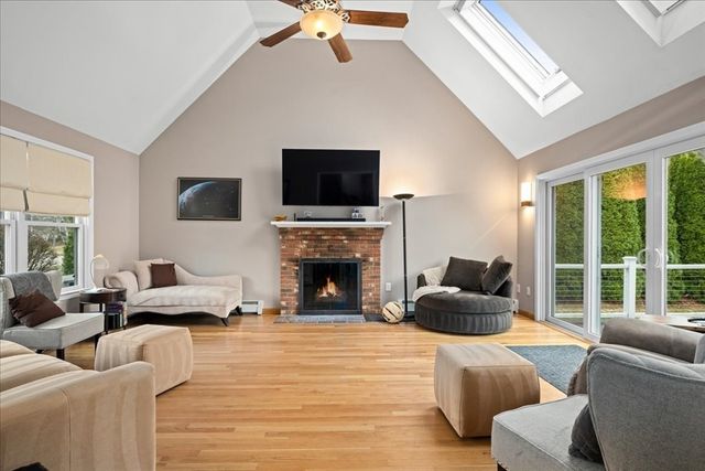 14 Goddard Dr, Auburn, MA 01501
