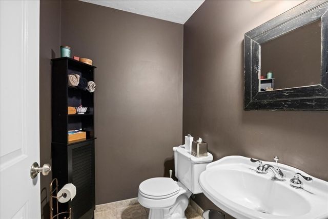 14 Goddard Dr, Auburn, MA 01501