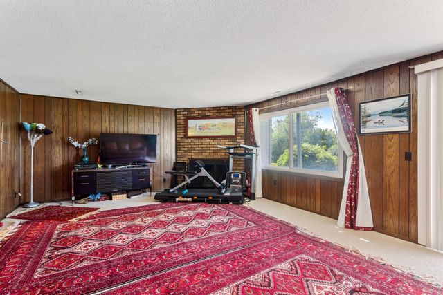 142 Canabury Court, Little Canada, MN 55117