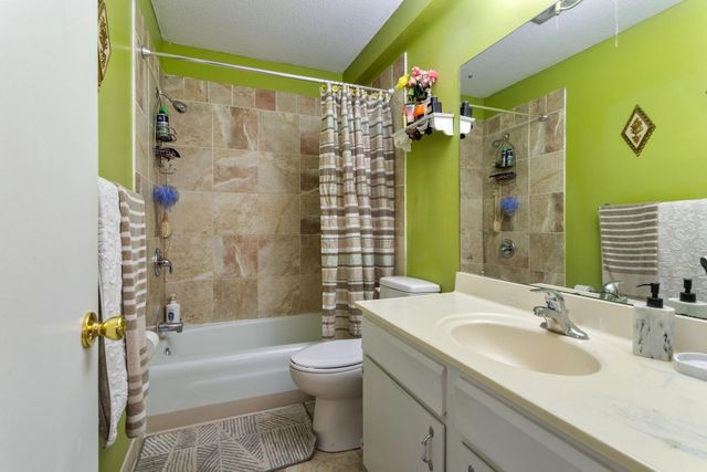 142 Canabury Court, Little Canada, MN 55117