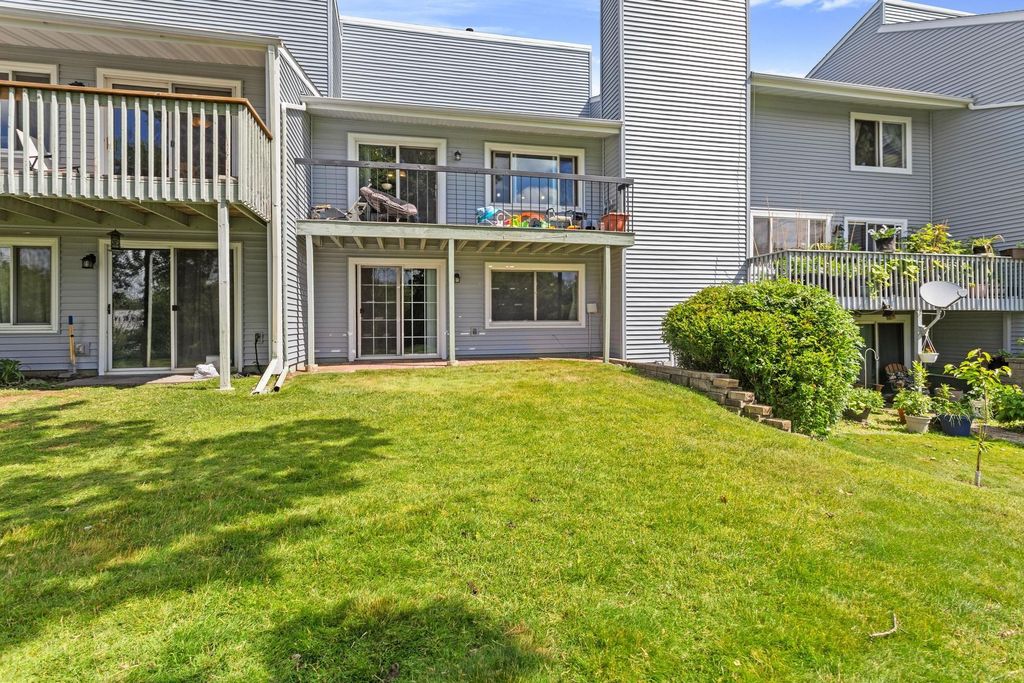 142 Canabury Court, Little Canada, MN 55117