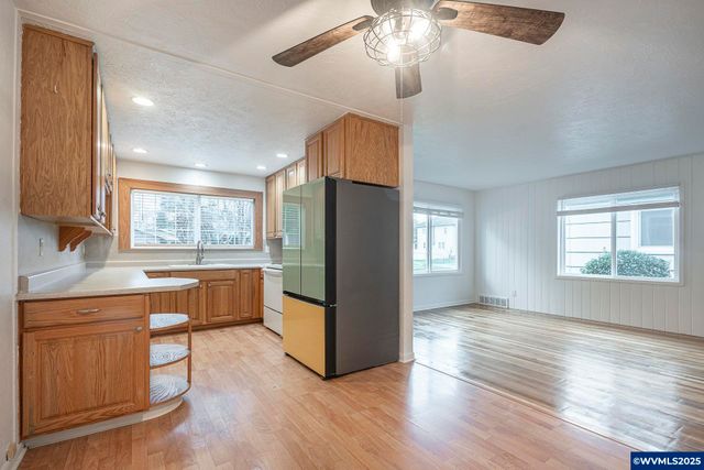 1155 18th St NE, Salem, OR 97301