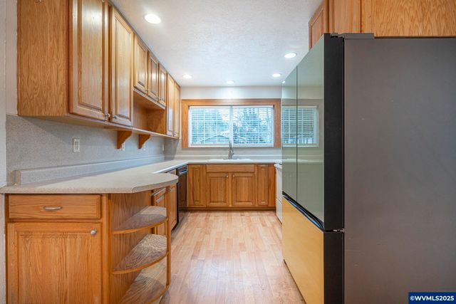 1155 18th St NE, Salem, OR 97301