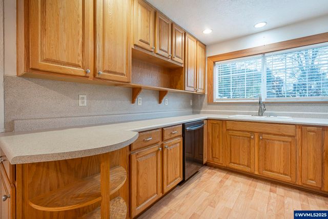 1155 18th St NE, Salem, OR 97301